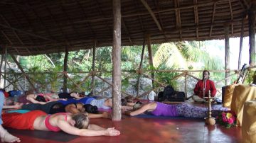 Kalari April 2016 - Kalari Prana Vinyasa - Video 01