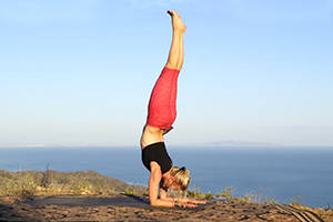 Pinchamayurasana